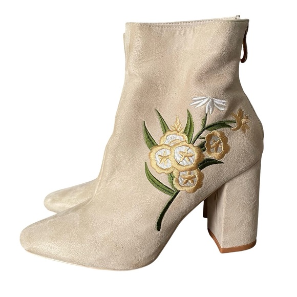 Cape Robbin Shoes - Cape Robin Betisa Flower Embroidered Heeled Booties Size 7.5